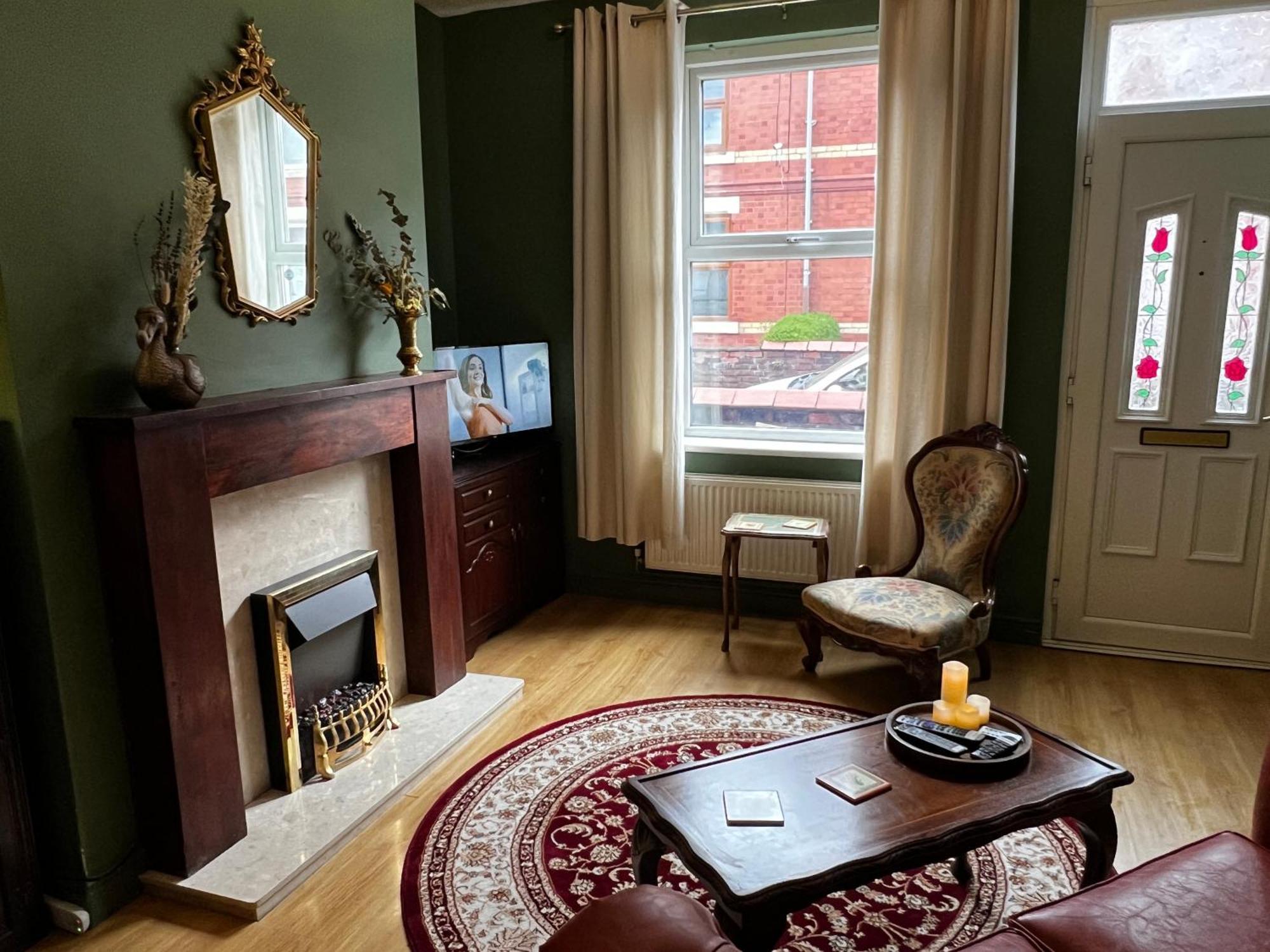 Robin'S Hollow: 2Bd Home Near Wrexham Afc Eksteriør bilde