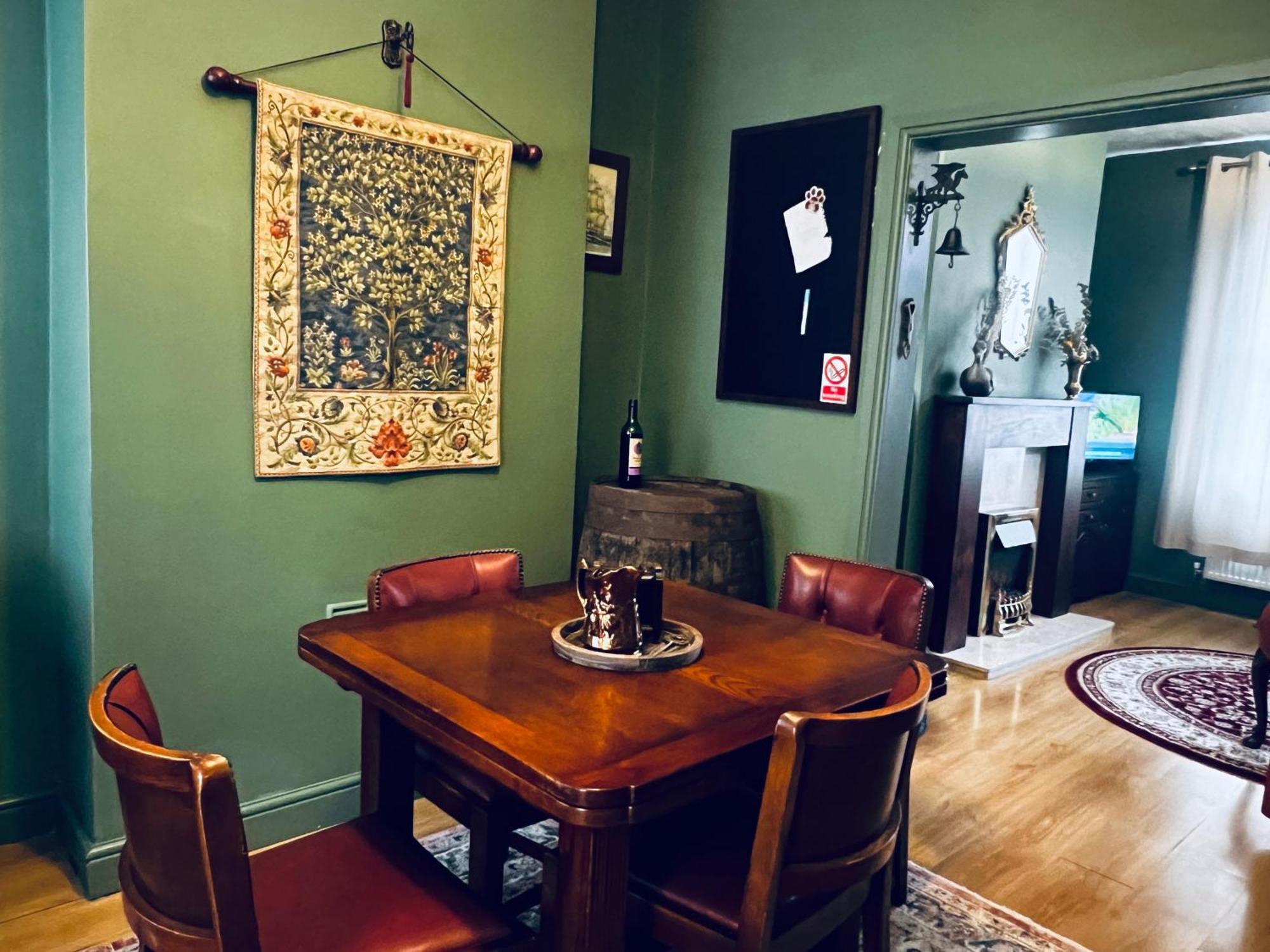 Robin'S Hollow: 2Bd Home Near Wrexham Afc Eksteriør bilde